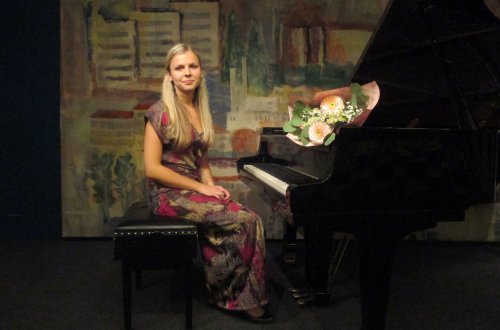 Když dívka s vlasy jako len hraje Debussyho