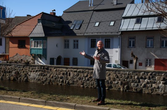 Z úředních dokumentů tvoří historické příběhy