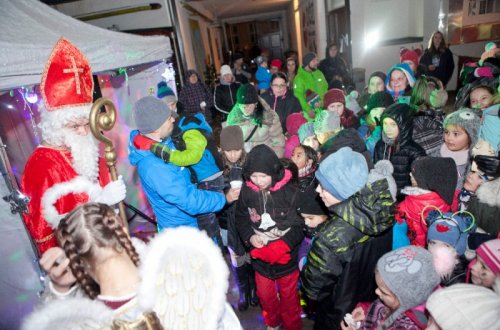 Mikuláš s anděly a dvěma čerty dorazil i na Dózu