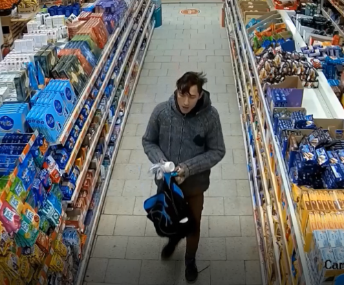 V Křižanově zloděj okradl seniorku. Policisté žádají veřejnost o spolupráci