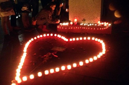 Dva tisíce lidí v průvodu uctily památku studentů