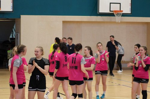 Mladší dorostenky uhájily po boji v Otrokovicích jarní neporazitelnost