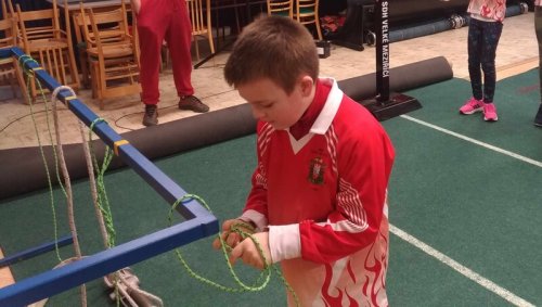 Uzlová štafeta prověřila šikovnost mladých hasičů