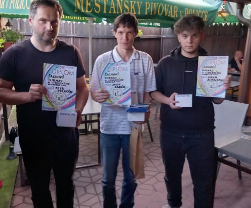 První ročník šachového turnaje „O lipnického koníka" vyhrál Josef Janák