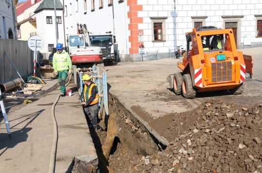 Kanalizace na spodní straně náměstí finišuje