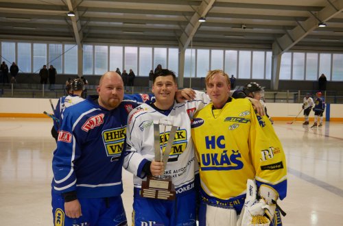 Na exhibičním zápase městské ligy zvítězil tým modrých