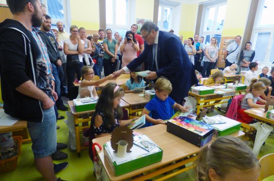 I letos dostanou všichni prvňáčci na Vysočině bezpečné kufříky