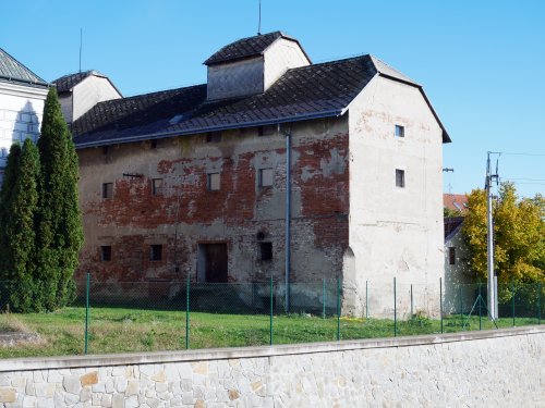 Radní rozhodli o provizorní opravě střechy sýpky za Dózou