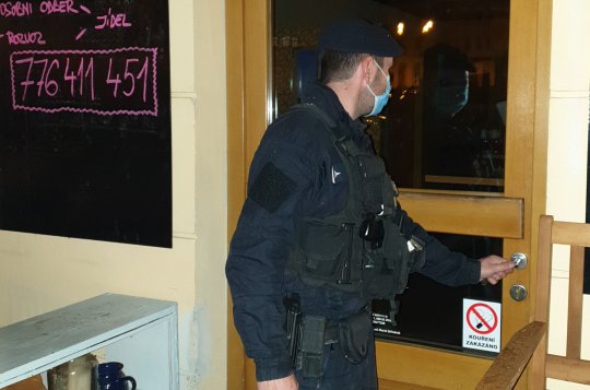 Policisté na Vysočině denně kontrolují dodržování mimořádných opatření