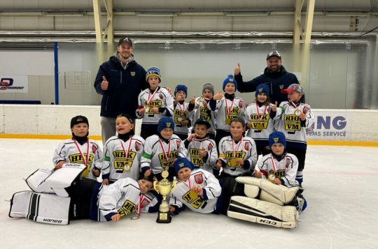 Mladí hokejisté jdou od triumfu k triumfu