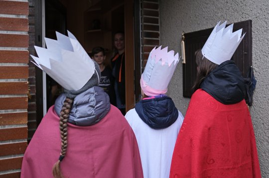 Tři krále možná v ulicích nepotkáte, přesto koledovat budou