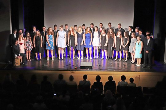 Deváťáci z Oslavické, Školní a Sokolovské se loučili se školou