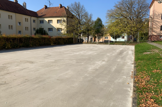 Nízkoprahový víceúčelový sportovní plácek Nad Gymnáziem prošel úpravou