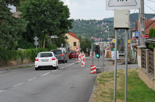 Do Jižní ulice přes Školní