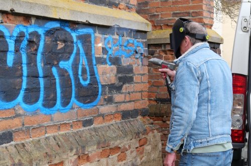 Počmárané synagogy jsou zase čisté