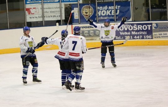 Dorostenci HHK porazili Českou Třebovou a nadále vévodí tabulce ligy dorostu