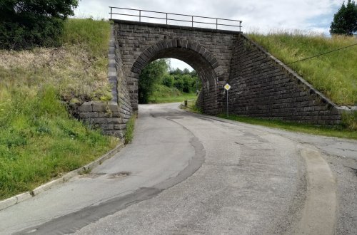 Chodníky a sportoviště aneb „porcování medvěda“ ve Velkém Meziříčí