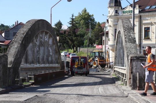 Demolice mostu má začít 12. června