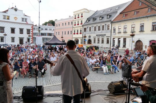 Kulturní léto: O víkendu zněla irská hudba, folk i pop
