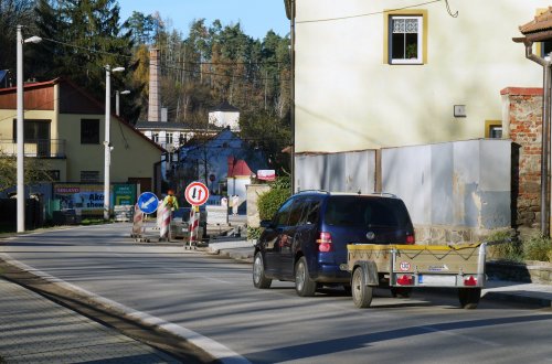 K chodníku v ulici Vrchovecká přibude i zbrusu nová lávka