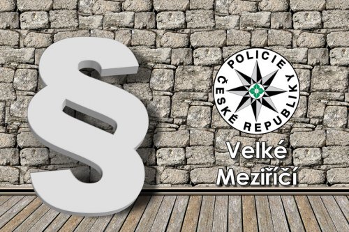 Senior řídil, ač mu to soud zakázal