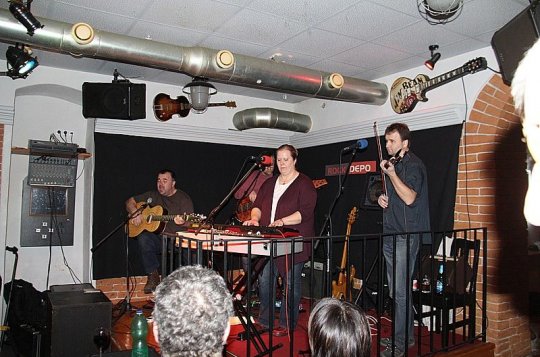 Žalozpěv pokřtil Šlépěje nejbližší 