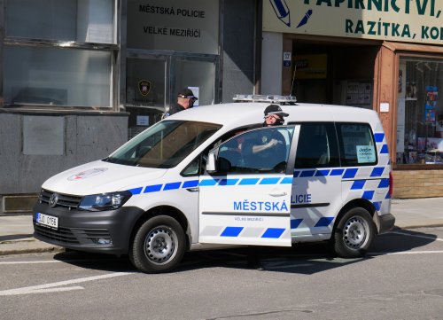 Strážníci zajistili obnaženého muže 