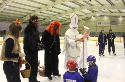 Mikuláš navštívil nejmladší hokejisty