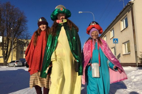 Tříkrálovou sbírku zahájí obří loutky a Betlémský výjev