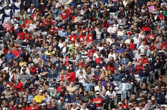 Fotbalisty čeká derby, hokejisté hostí posledního