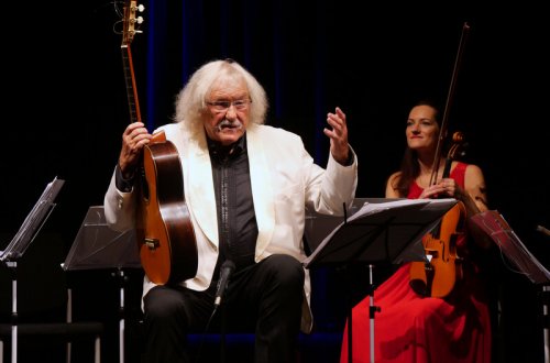 Kruh přátel hudby zahájil sezonu kytarou a smyčci