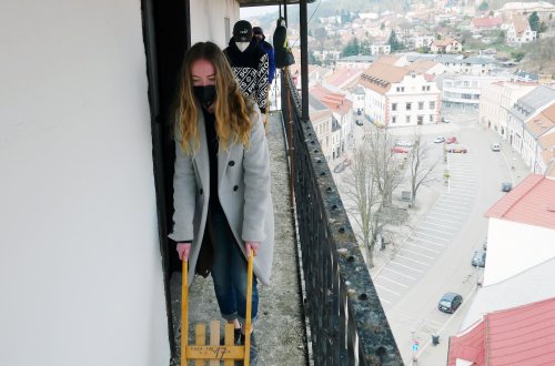 Skauti dodrželi velikonoční tradici a hrkali na věži kostela
