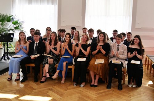 Maturanti převzali vysvědčení a vykročili do nového života