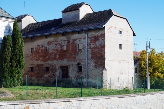 Radní rozhodli o provizorní opravě střechy sýpky za Dózou