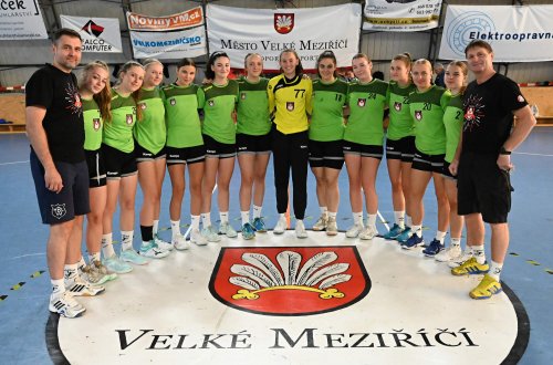 Starší dorostenky poslední herní přípravu zvládly