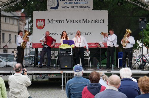 Na Náměstí vystoupila nejmenší slovácká dechová kapela Sadovanka
