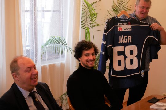 Nadace Milana Nového podpoří synagogu koncertem a dražbou dresu Jaromíra Jágra