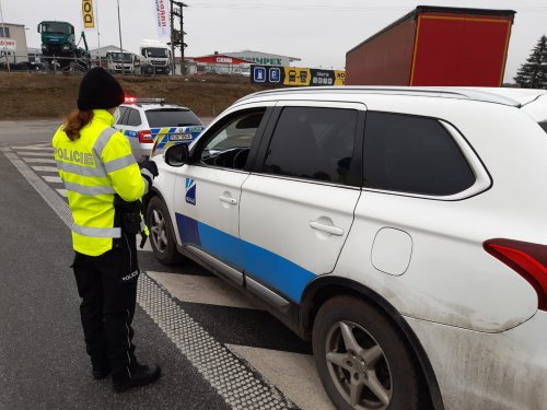 Policisté kontrolují dodržování opatření