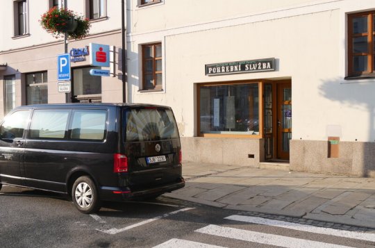 Místo pohřební služby má být informační centrum