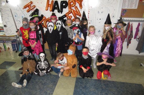 Prvňáčci na modré škole měli strašidelnou výuku