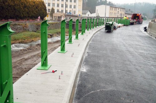 Stavba opěrné zdi končí v předstihu, řidiči si mohou na zimu oddechnout od semaforů