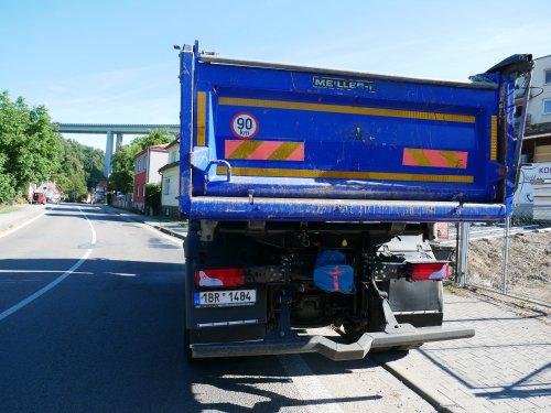 Kolem zimního stadionu přibude vodorovné dopravní značení