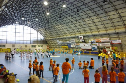 Děti z mateřinek sportovaly s házenkáři