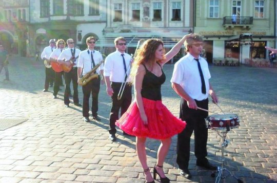 Muzikanti dětem stojí na prahu druhého desetiletí