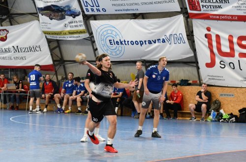 HÁZENÁ: Muži nedali nováčkovi soutěže šanci a vysoko zvítězili