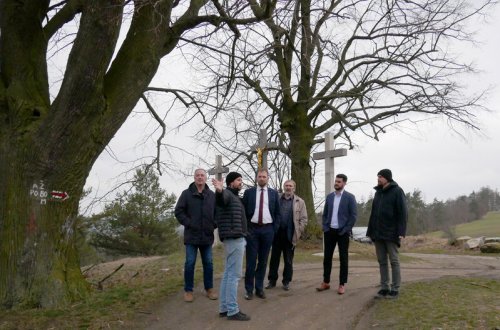 Rada vyjela ke Třem křížům. Lokalitu čeká obnova