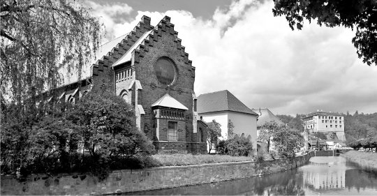 Z obchodního centra ke kulturní komunitě. Nad proměnou synagogy ve Velkém Meziříčí