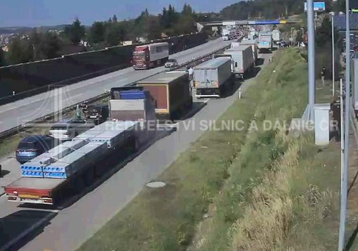 Na dálnici je nehoda, doprava ve městě se zhoršuje