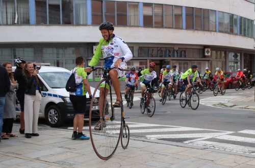 Velké Meziříčí přivítalo cyklisty v čele se Zimovčákem