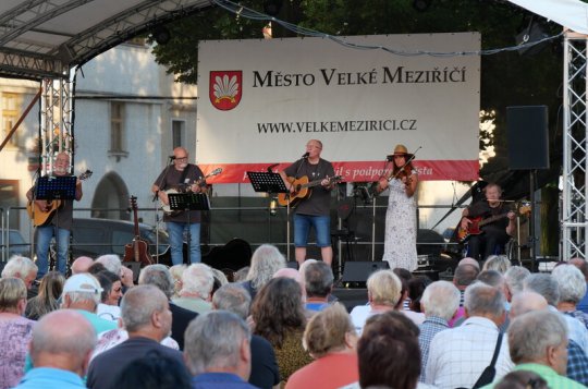 Sobotní večer patřil vůni dobrodružství